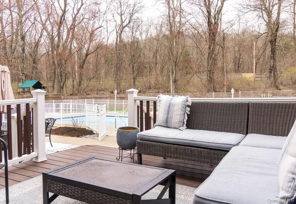 12 Ann Drive Rhinebeck NY 12572