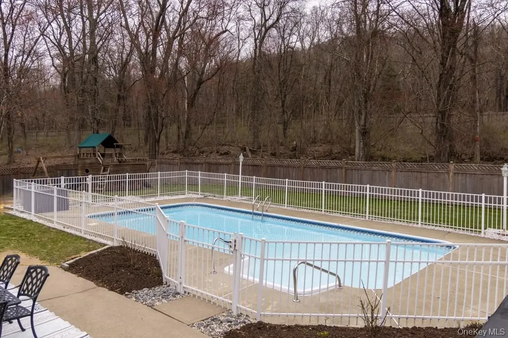 12 Ann Drive Rhinebeck NY 12572