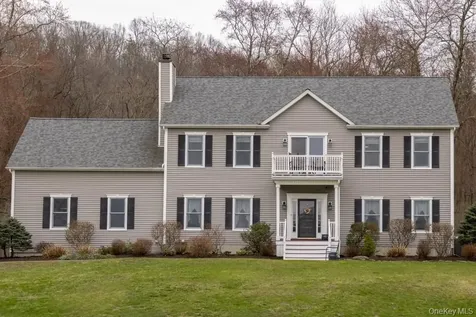 12 Ann Drive Rhinebeck NY 12572