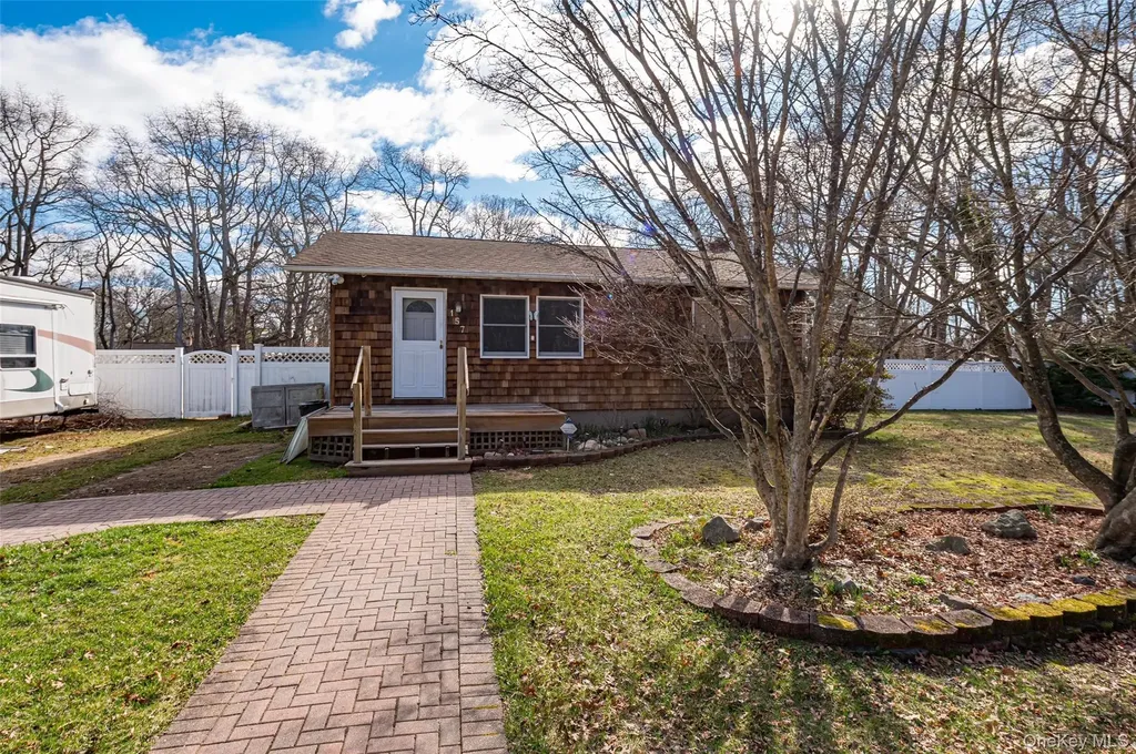 157 Hawthorne Street Mastic NY 11950