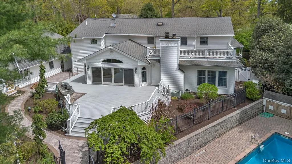 9 Concord Drive Northport NY 11768