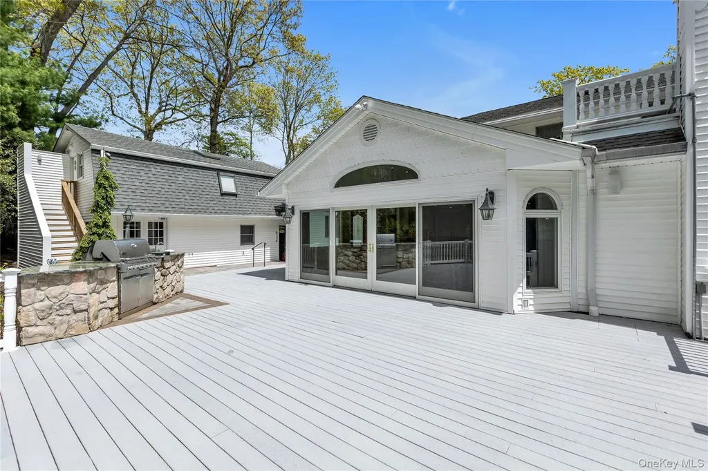 9 Concord Drive Northport NY 11768