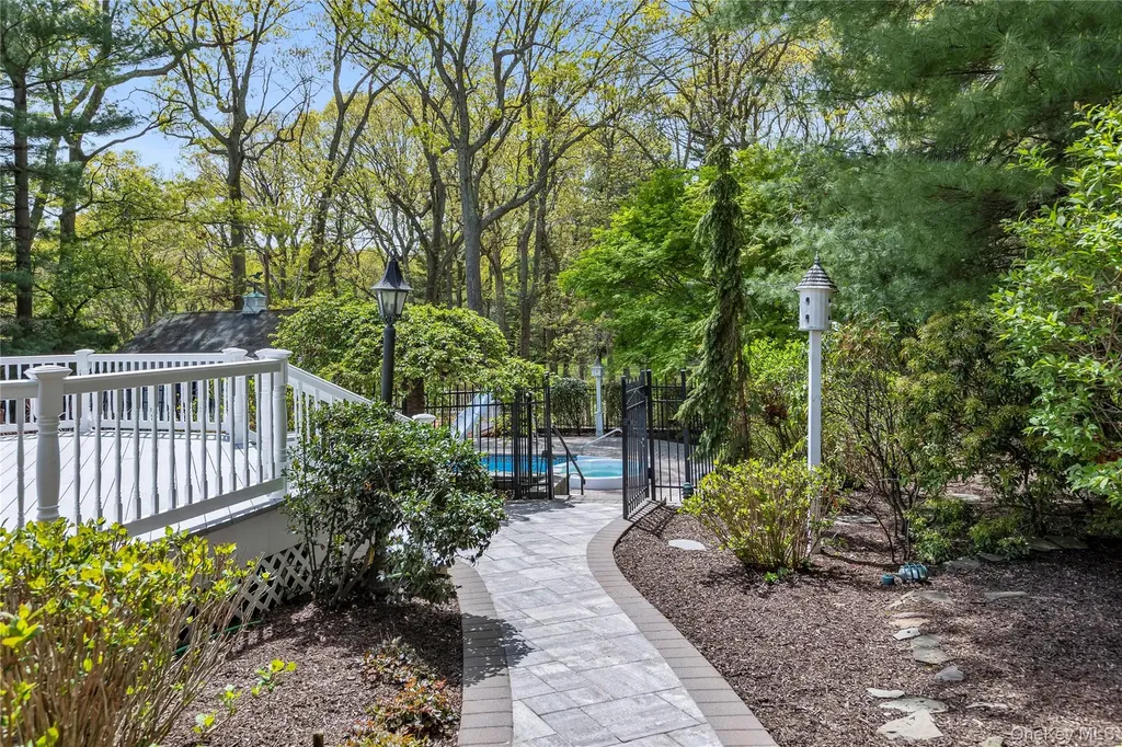 9 Concord Drive Northport NY 11768