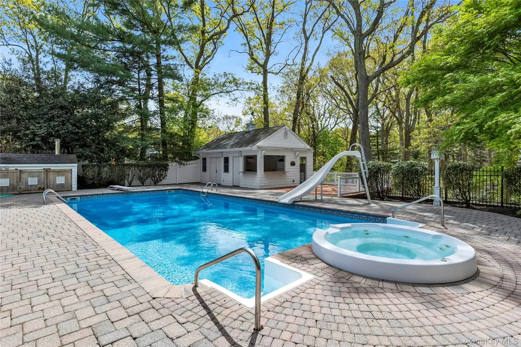 9 Concord Drive Northport NY 11768