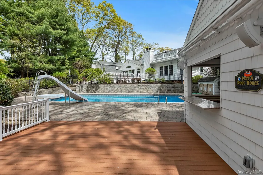 9 Concord Drive Northport NY 11768