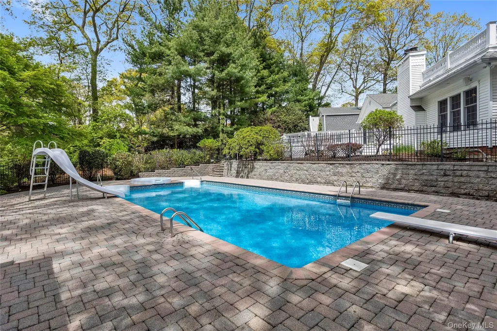 9 Concord Drive Northport NY 11768