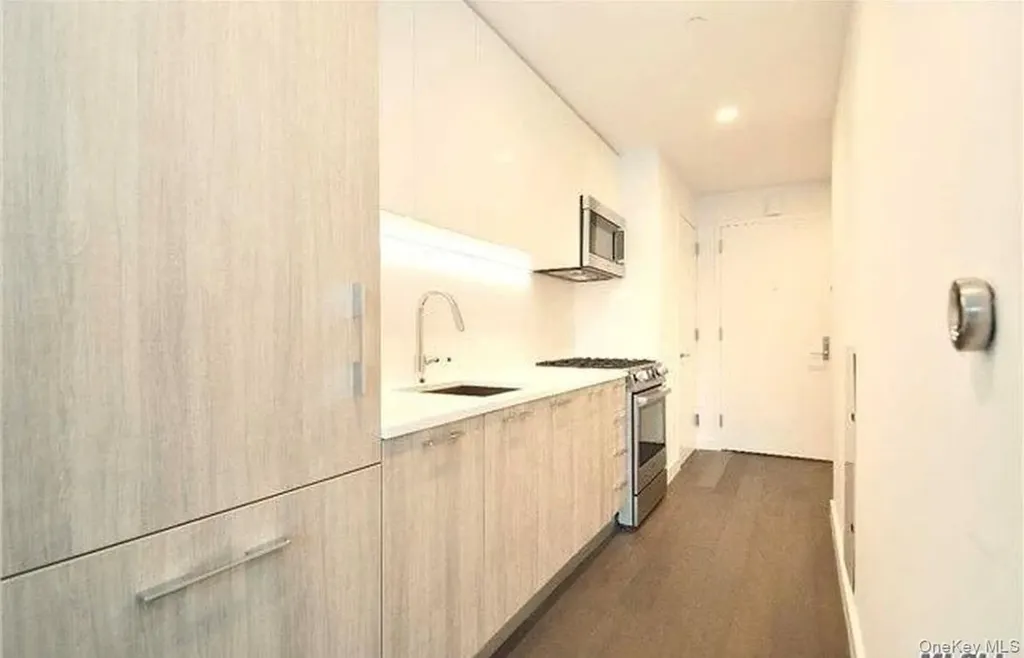 131-05 40th Road Flushing NY 11354