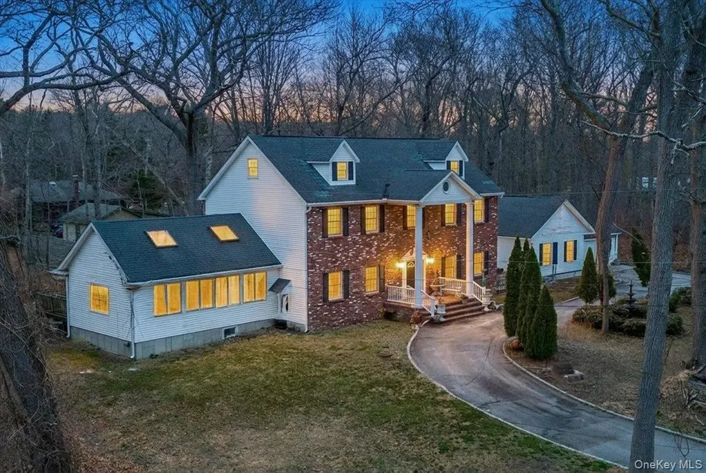 48 Private Road Calverton NY 11933