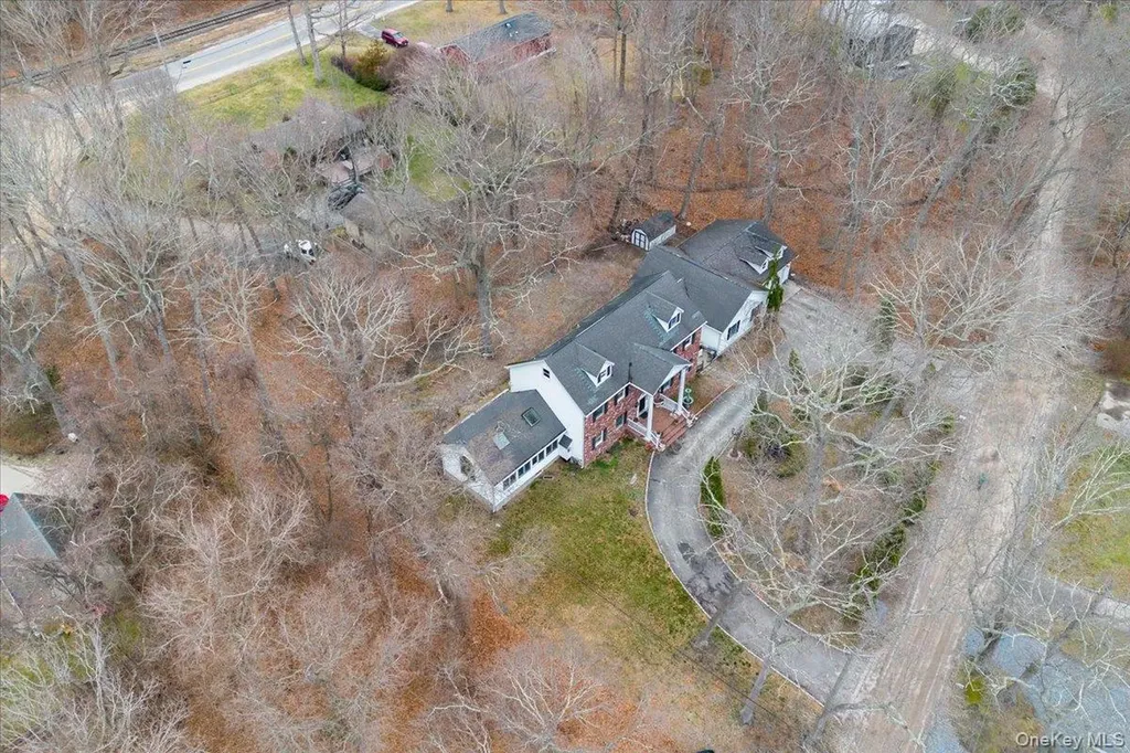 48 Private Road Calverton NY 11933