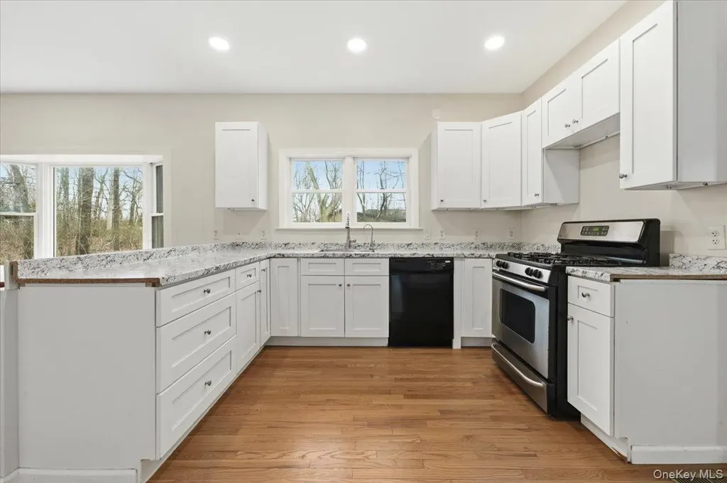 48 Private Road Calverton NY 11933