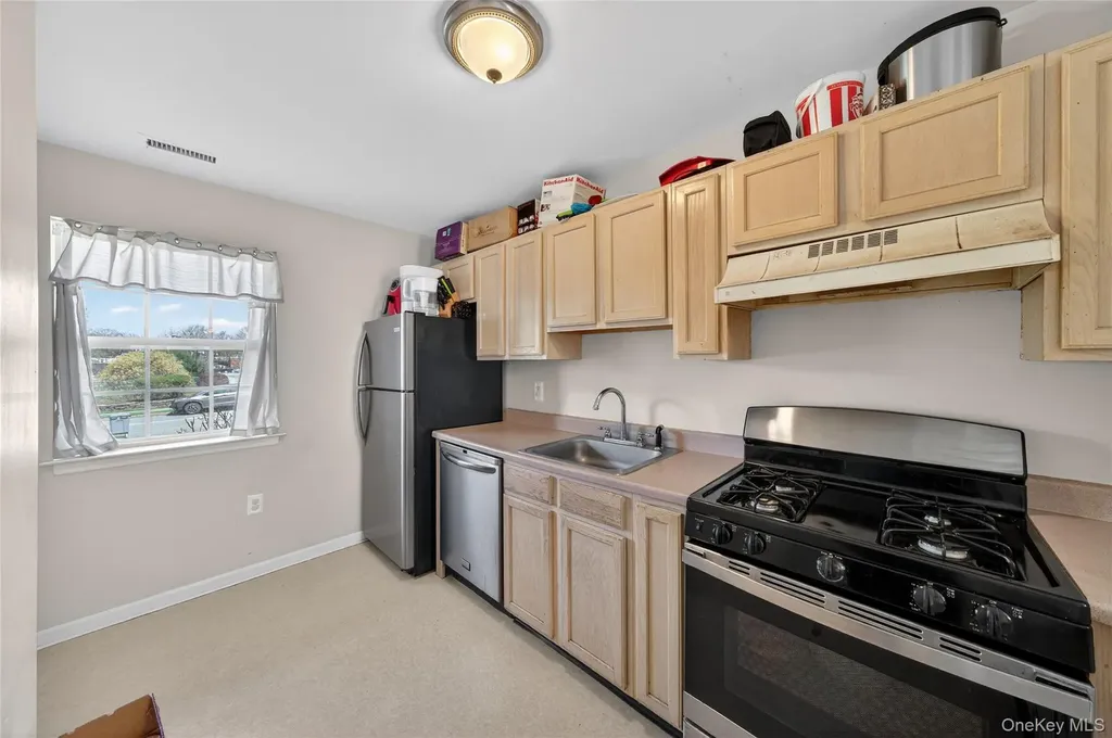 83 Lois Lane Monroe NY 10950