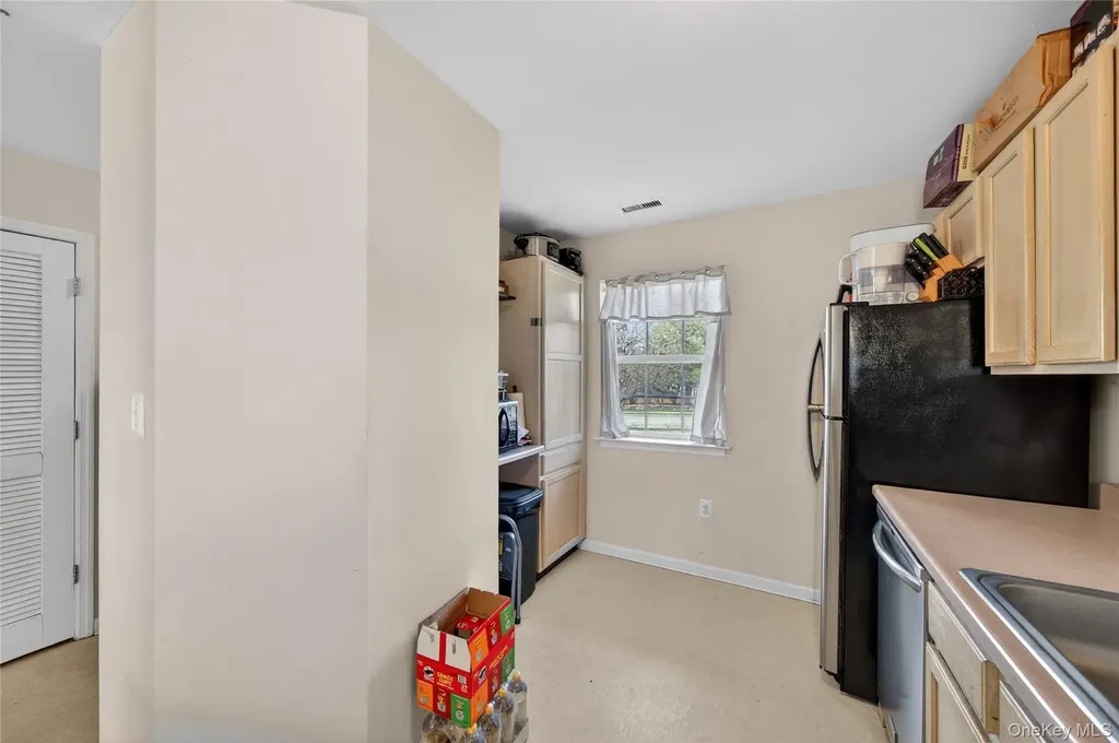 83 Lois Lane Monroe NY 10950