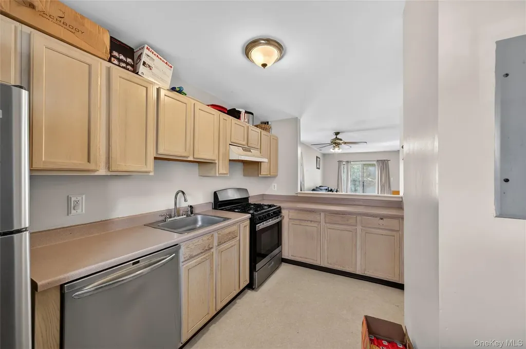 83 Lois Lane Monroe NY 10950