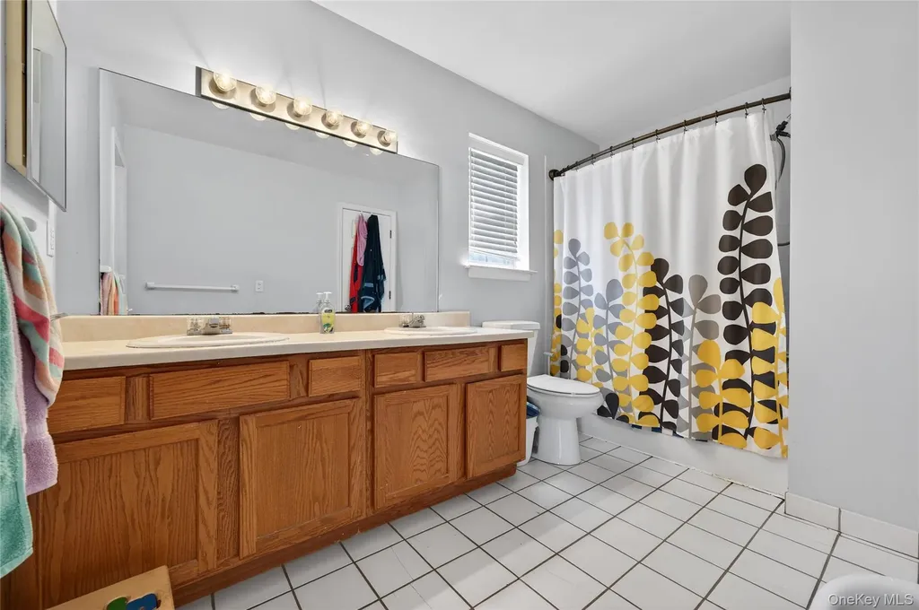 83 Lois Lane Monroe NY 10950