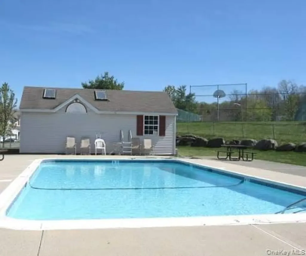 83 Lois Lane Monroe NY 10950