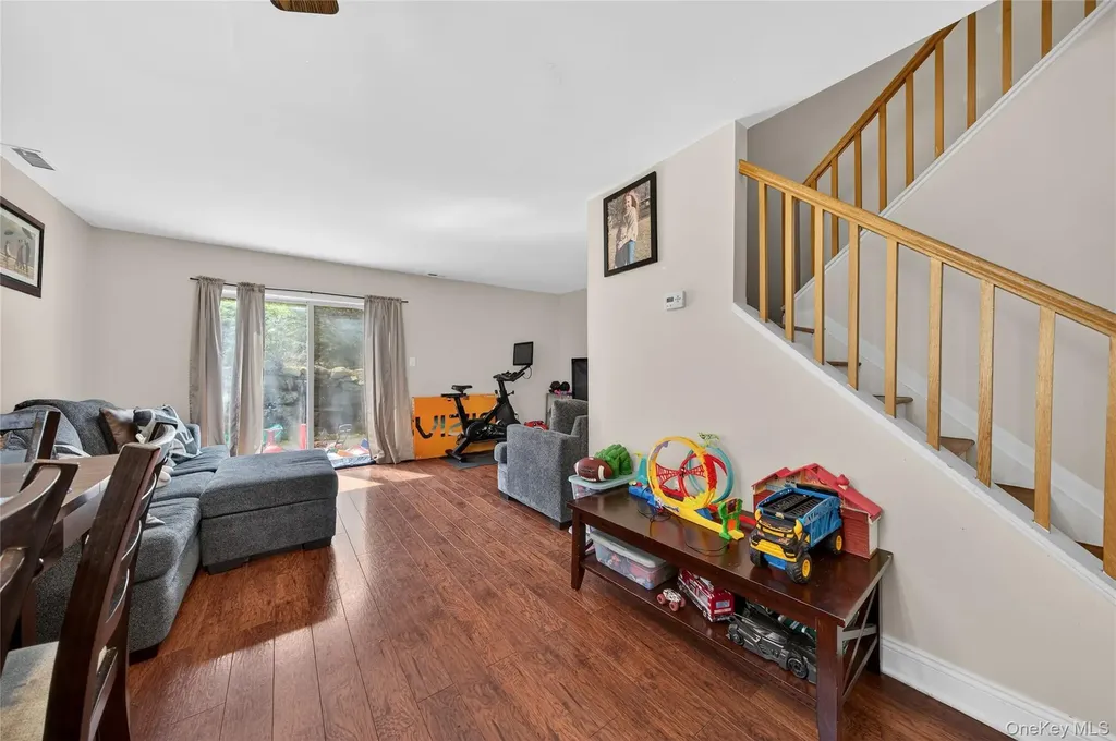 83 Lois Lane Monroe NY 10950