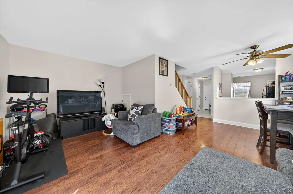 83 Lois Lane Monroe NY 10950