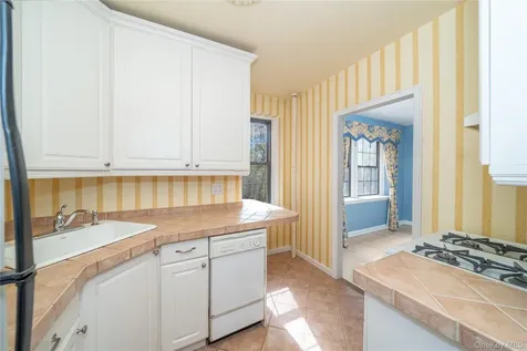 198 Garth Road Scarsdale NY 10583