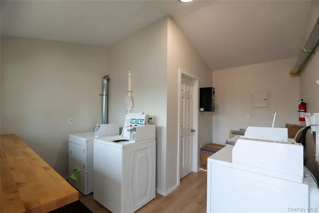 669 Broadway 9w Ulster Park NY 12487