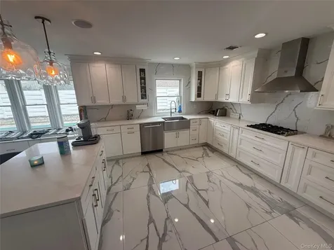 1903 Bergen Street Bellmore NY 11710