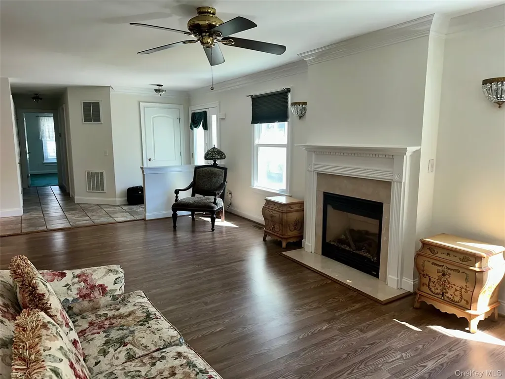 5 White Oak Court Coram NY 11727