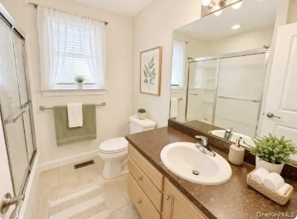 5 White Oak Court Coram NY 11727