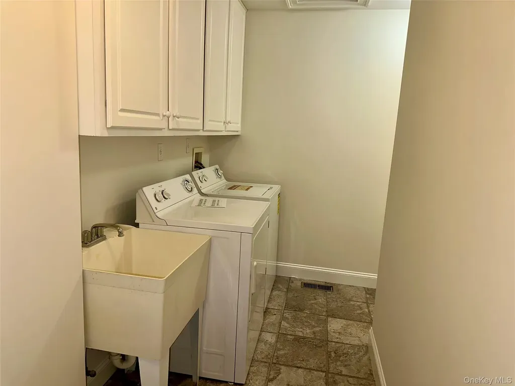 5 White Oak Court Coram NY 11727