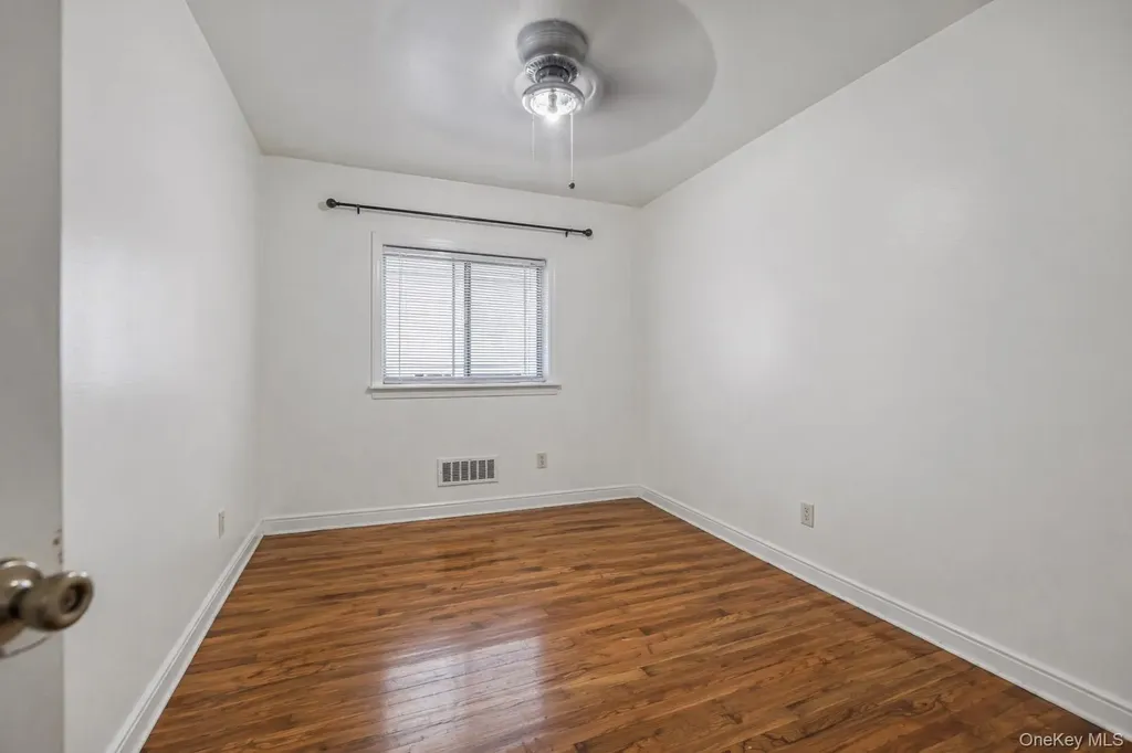 4044 Harper Avenue Bronx NY 10466