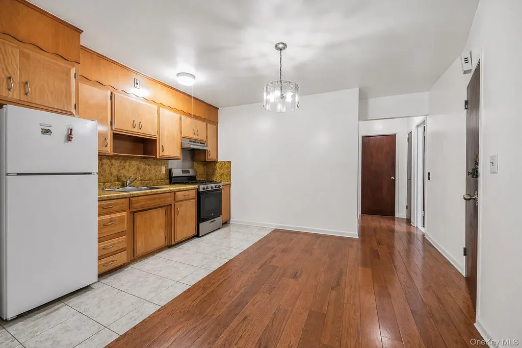 4044 Harper Avenue Bronx NY 10466