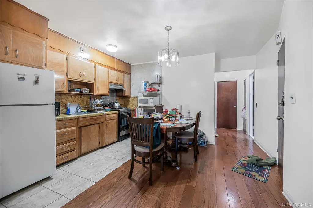 4044 Harper Avenue Bronx NY 10466