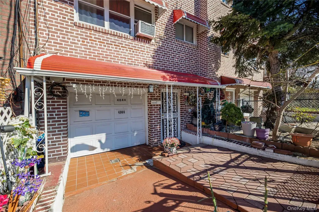 4044 Harper Avenue Bronx NY 10466