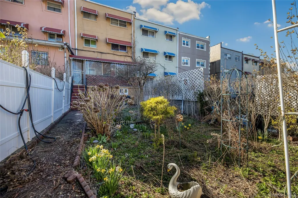 4044 Harper Avenue Bronx NY 10466