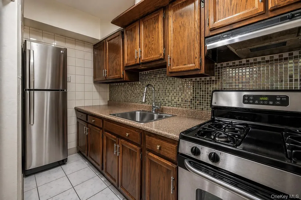 4044 Harper Avenue Bronx NY 10466