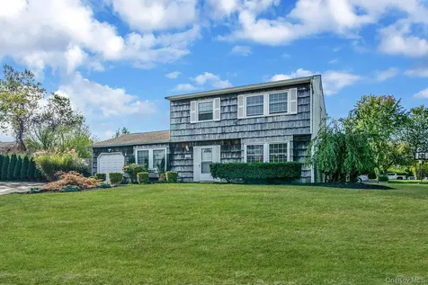 360 Woodside Avenue Bellport NY 11713