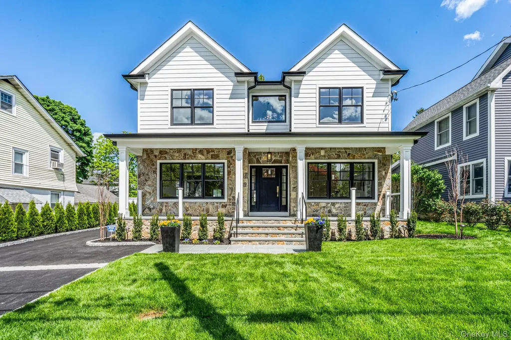 33 3rd Street Manhasset NY 11030