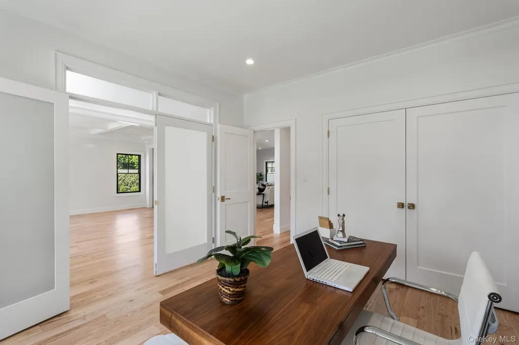 33 3rd Street Manhasset NY 11030