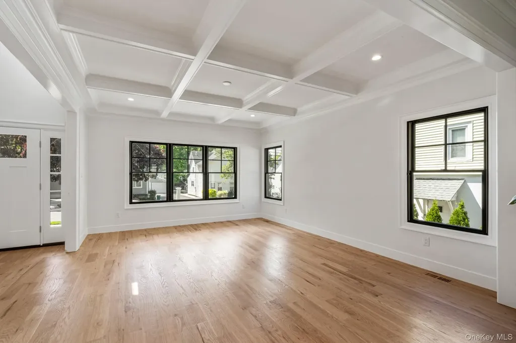 33 3rd Street Manhasset NY 11030