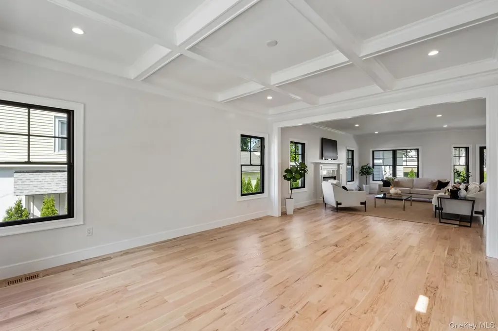 33 3rd Street Manhasset NY 11030