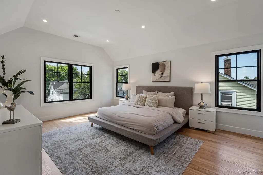 33 3rd Street Manhasset NY 11030
