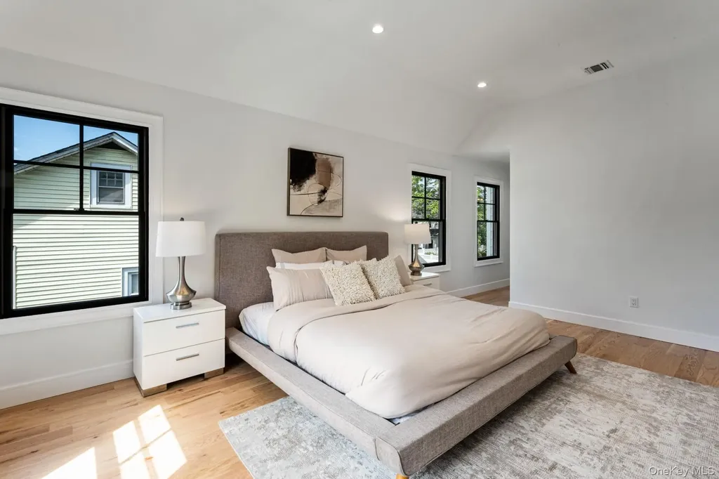 33 3rd Street Manhasset NY 11030