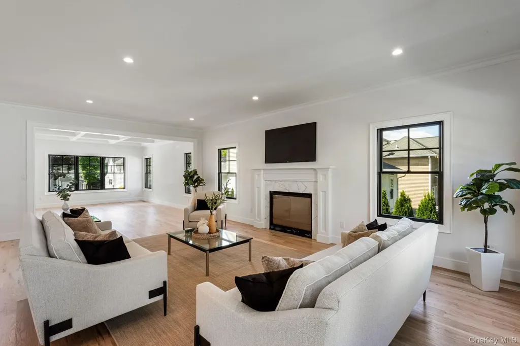 33 3rd Street Manhasset NY 11030
