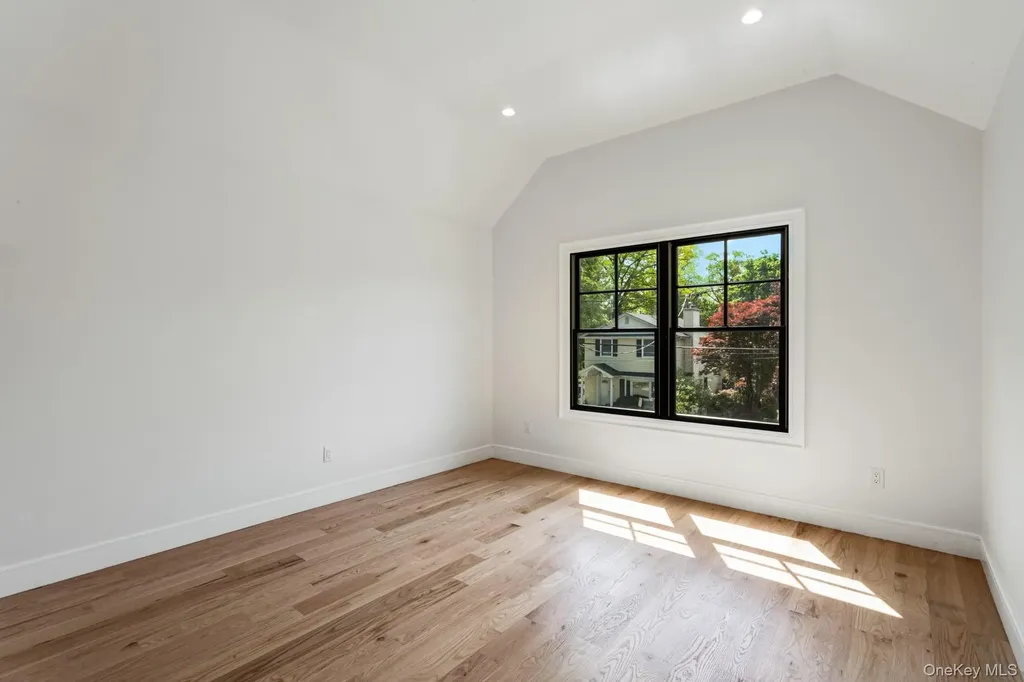 33 3rd Street Manhasset NY 11030