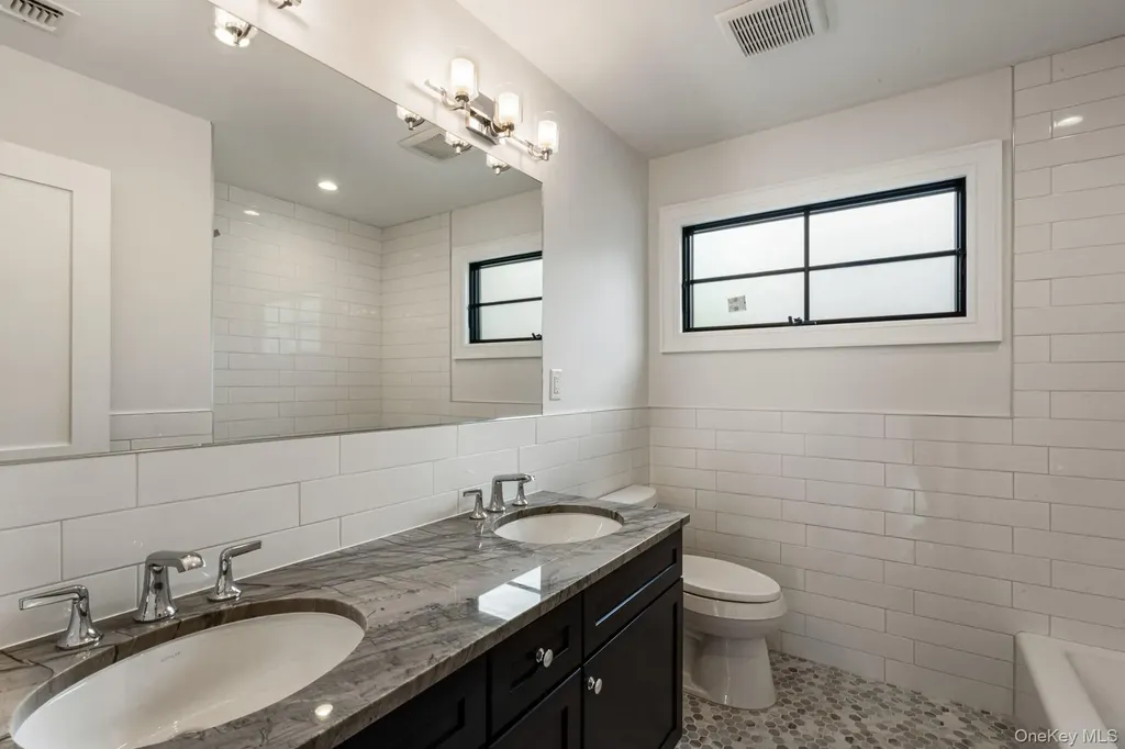 33 3rd Street Manhasset NY 11030