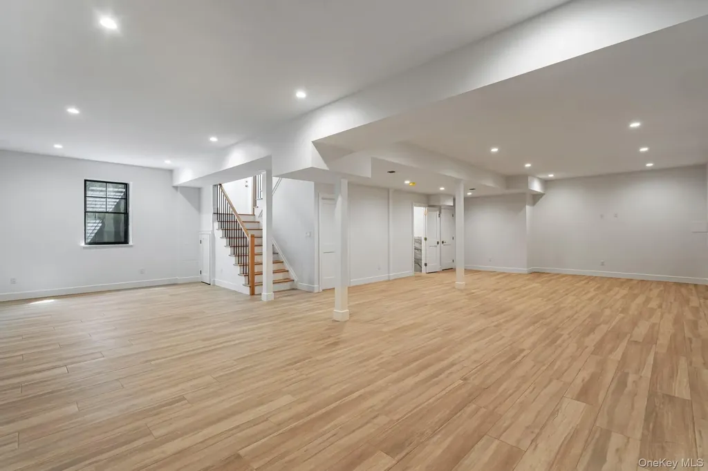 33 3rd Street Manhasset NY 11030