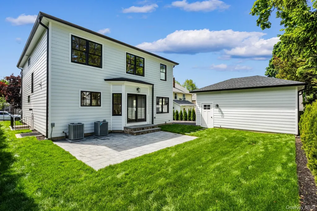 33 3rd Street Manhasset NY 11030