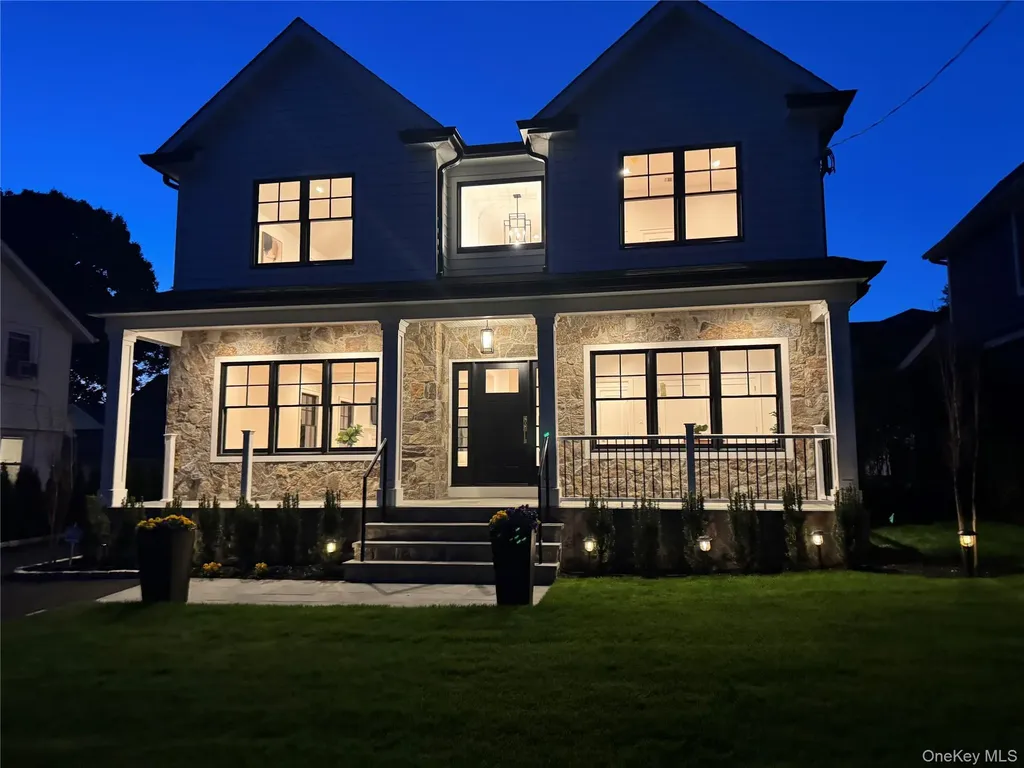33 3rd Street Manhasset NY 11030