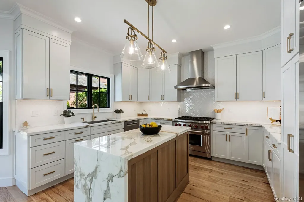 33 3rd Street Manhasset NY 11030