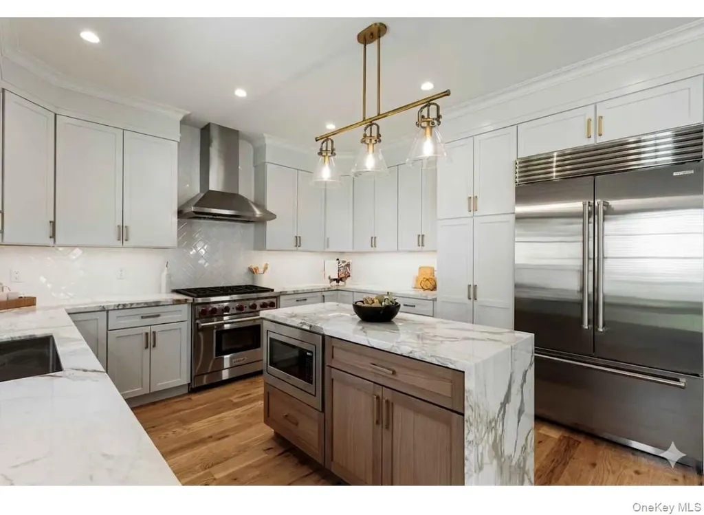33 3rd Street Manhasset NY 11030