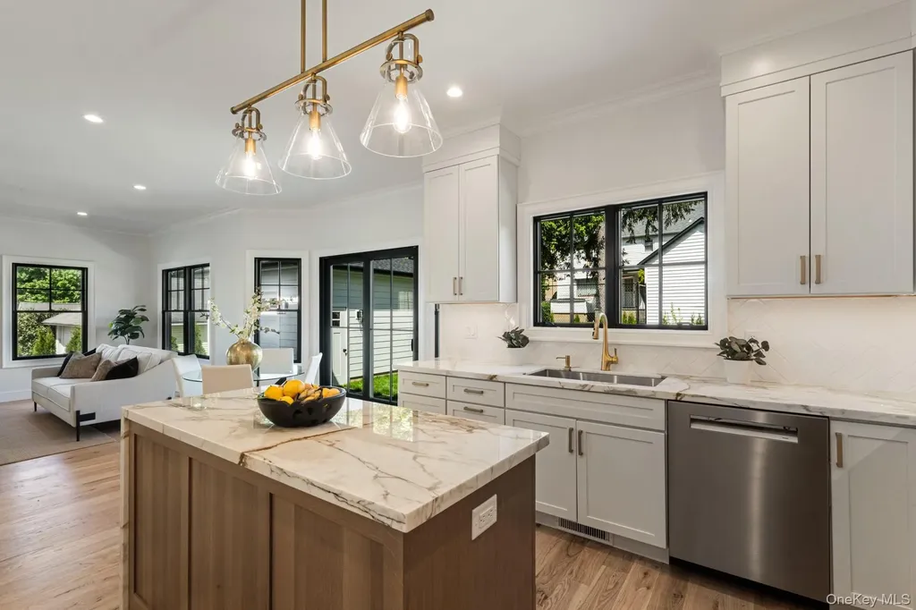 33 3rd Street Manhasset NY 11030
