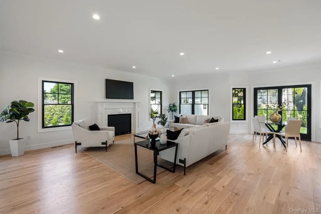 33 3rd Street Manhasset NY 11030